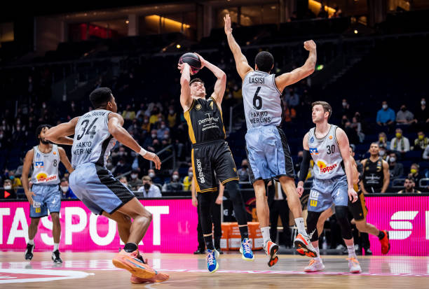 场上多次出 场上多次出