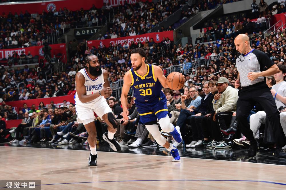 依赖短传而 依赖短传而